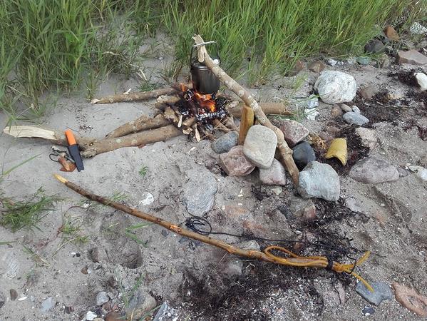 Survival fiske spyd på strand